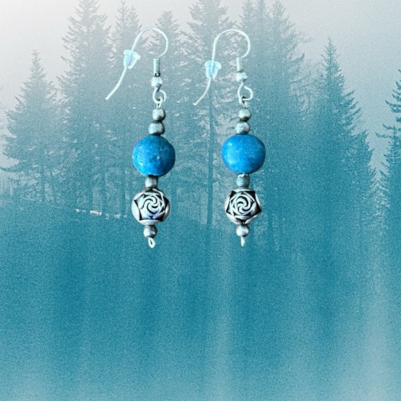 NWOT! VIBRANT BLUE AND SILVER DANGLE EARRINGS - Picture 3 of 5